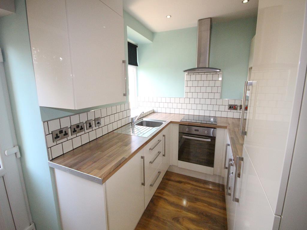 3 bedroom mid terrace house To Let in Winewall - 2016-03-30 14.25.17.jpg